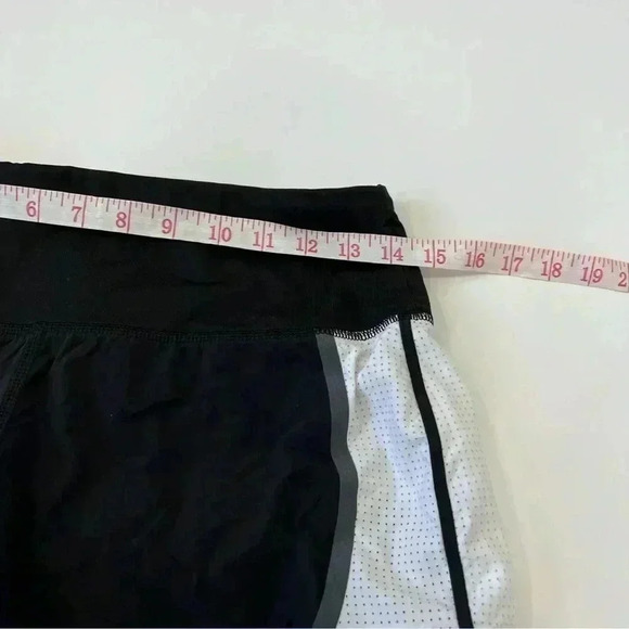 ATHLETA Black High Rise Acceleration Short 3.5" women’s size Small S Run… - Picture 8 of 12